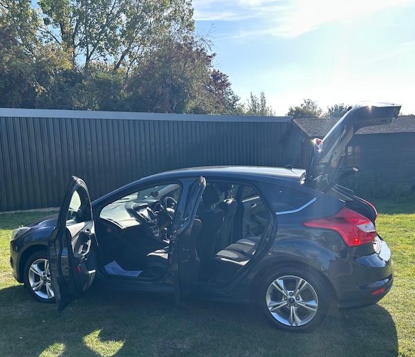 Used Ford Focus 2011 for sale - 76227789: Photo 9