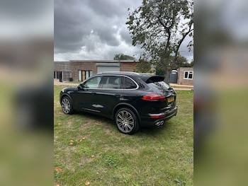 Used Porsche Cayenne 2016 for sale - 75977230: Photo