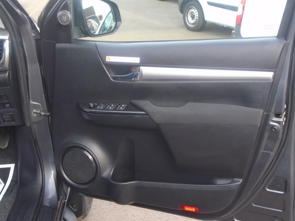 Used Toyota Hilux 2020 for sale - 77964955: Photo 35