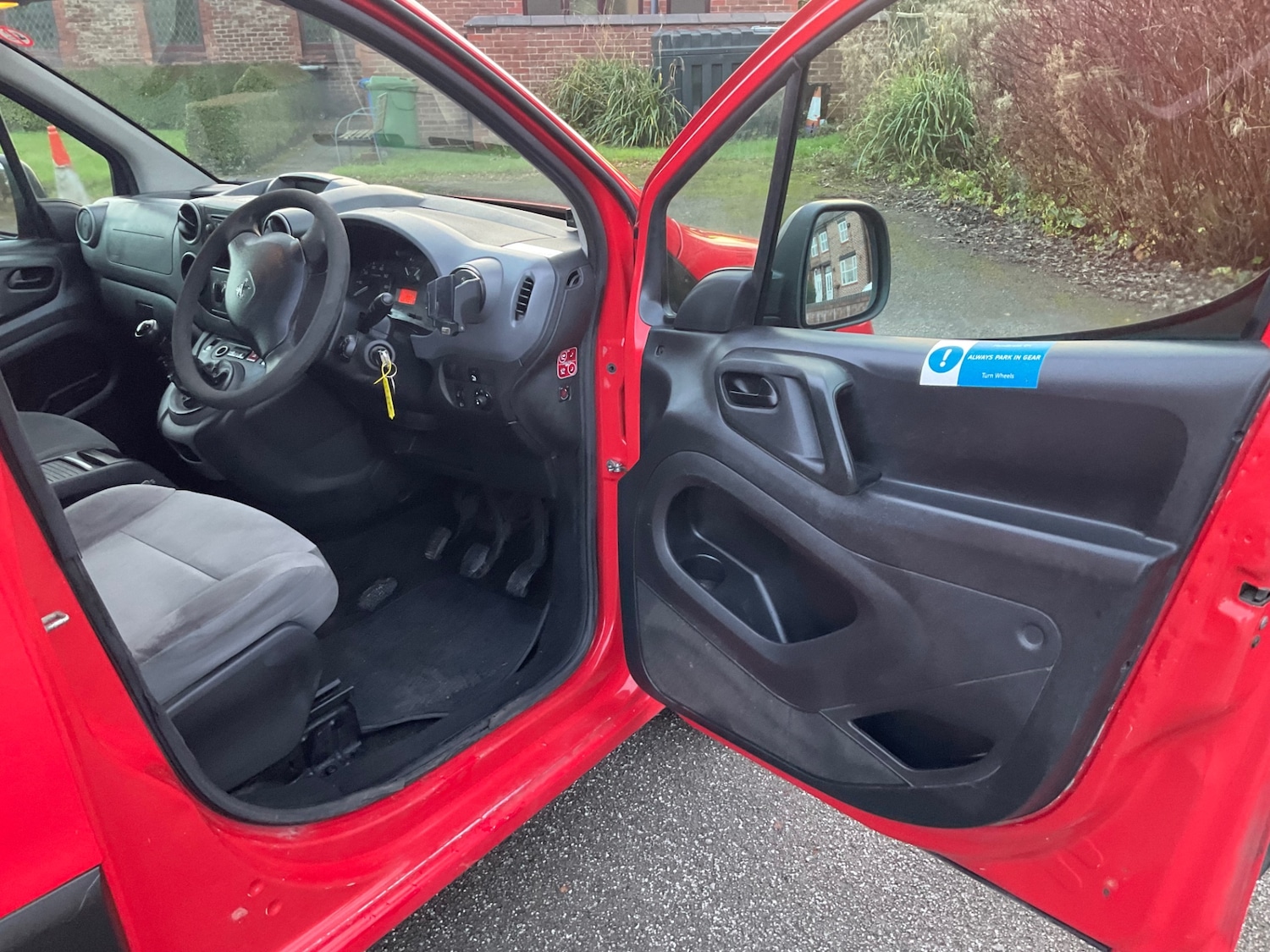 Used Peugeot Partner 2012 for sale - 76895878: Photo 9