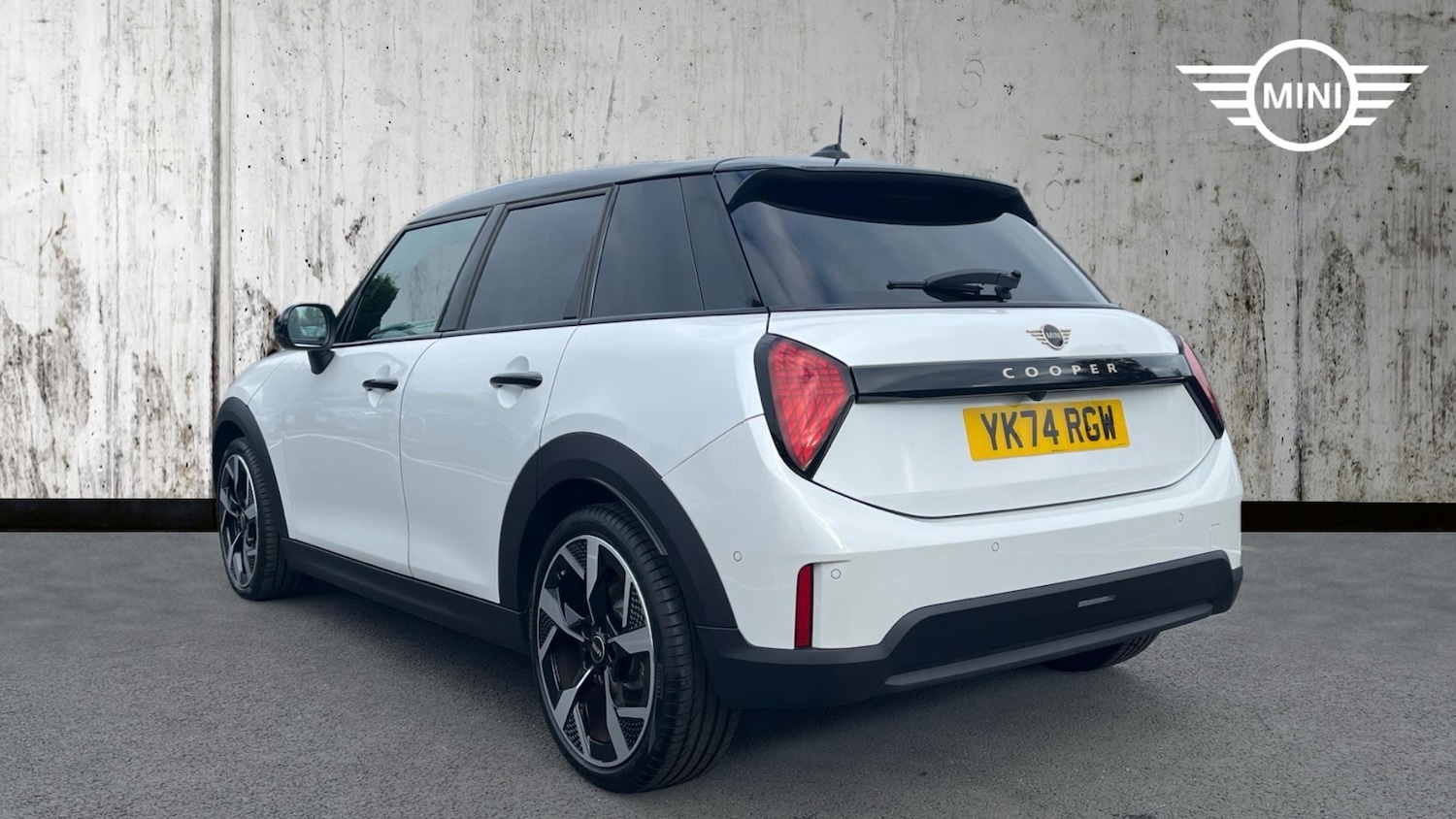 Used MINI Cooper 2025 for sale - 76760305: Photo 2