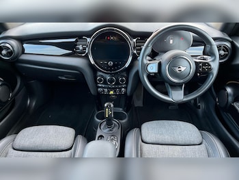 Used MINI Hatch 2021 for sale - 76765101: Photo