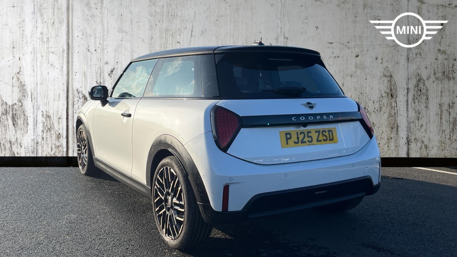 Used MINI Cooper 2025 for sale - 76760408: Photo 2