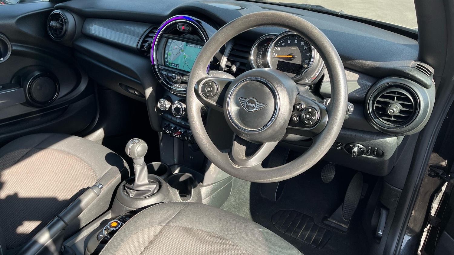 Used MINI Convertible 2019 for sale - 77657818: Photo 6