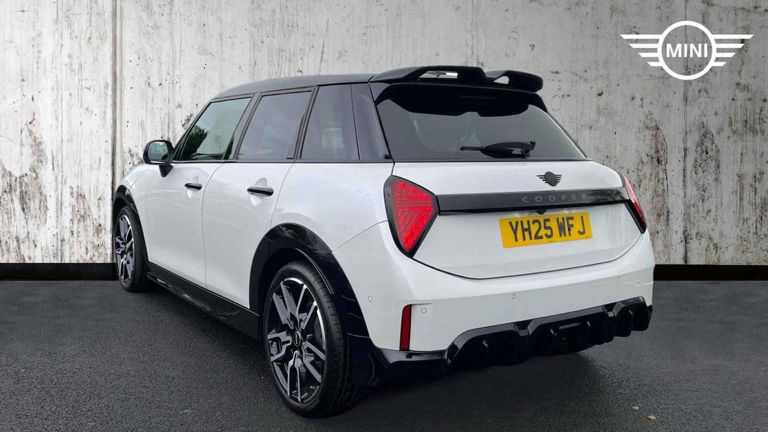 Used MINI Cooper 2025 for sale - 76760352: Photo 2