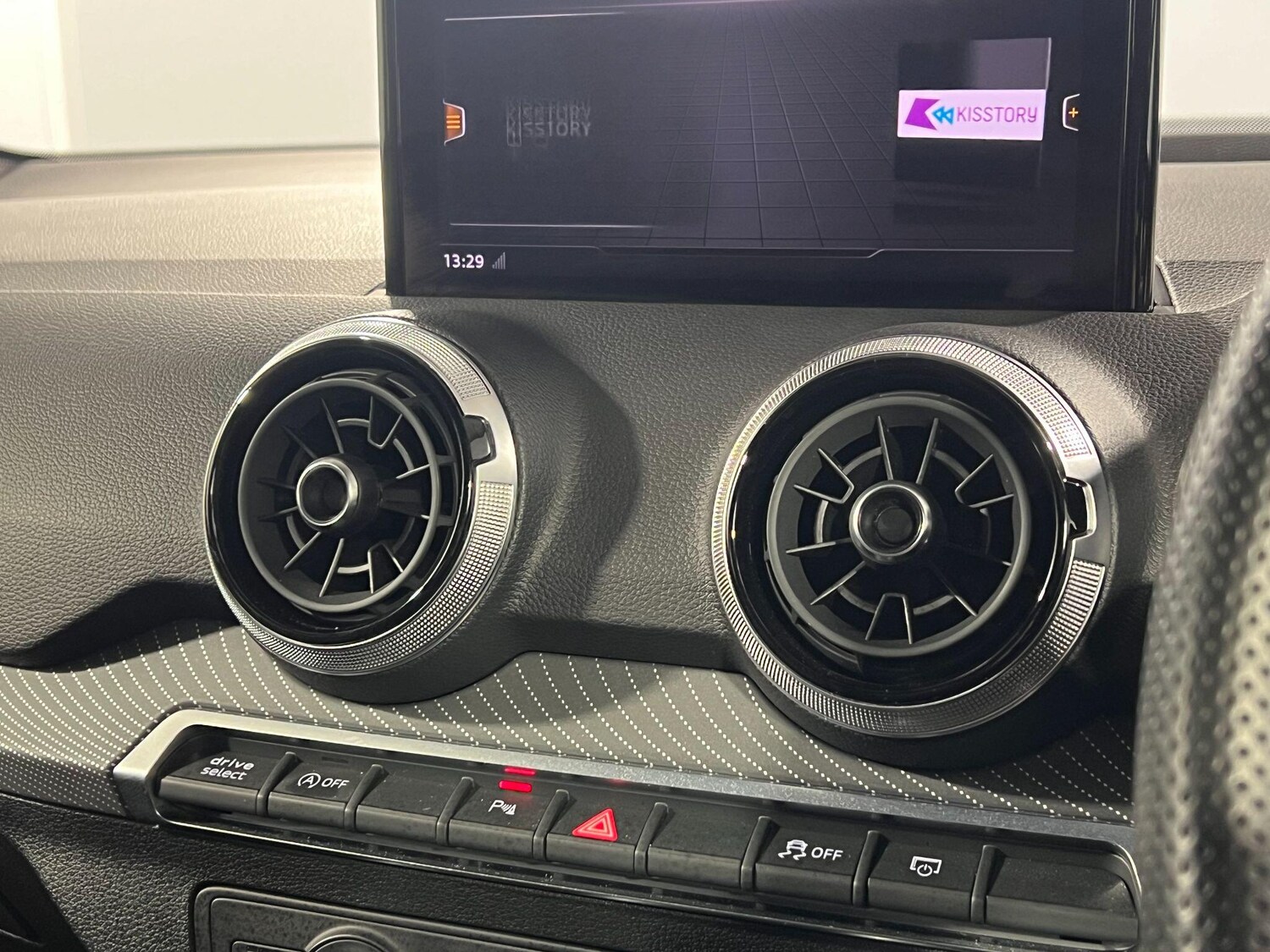 Used Audi Q2 for sale - 77883537: Photo 35