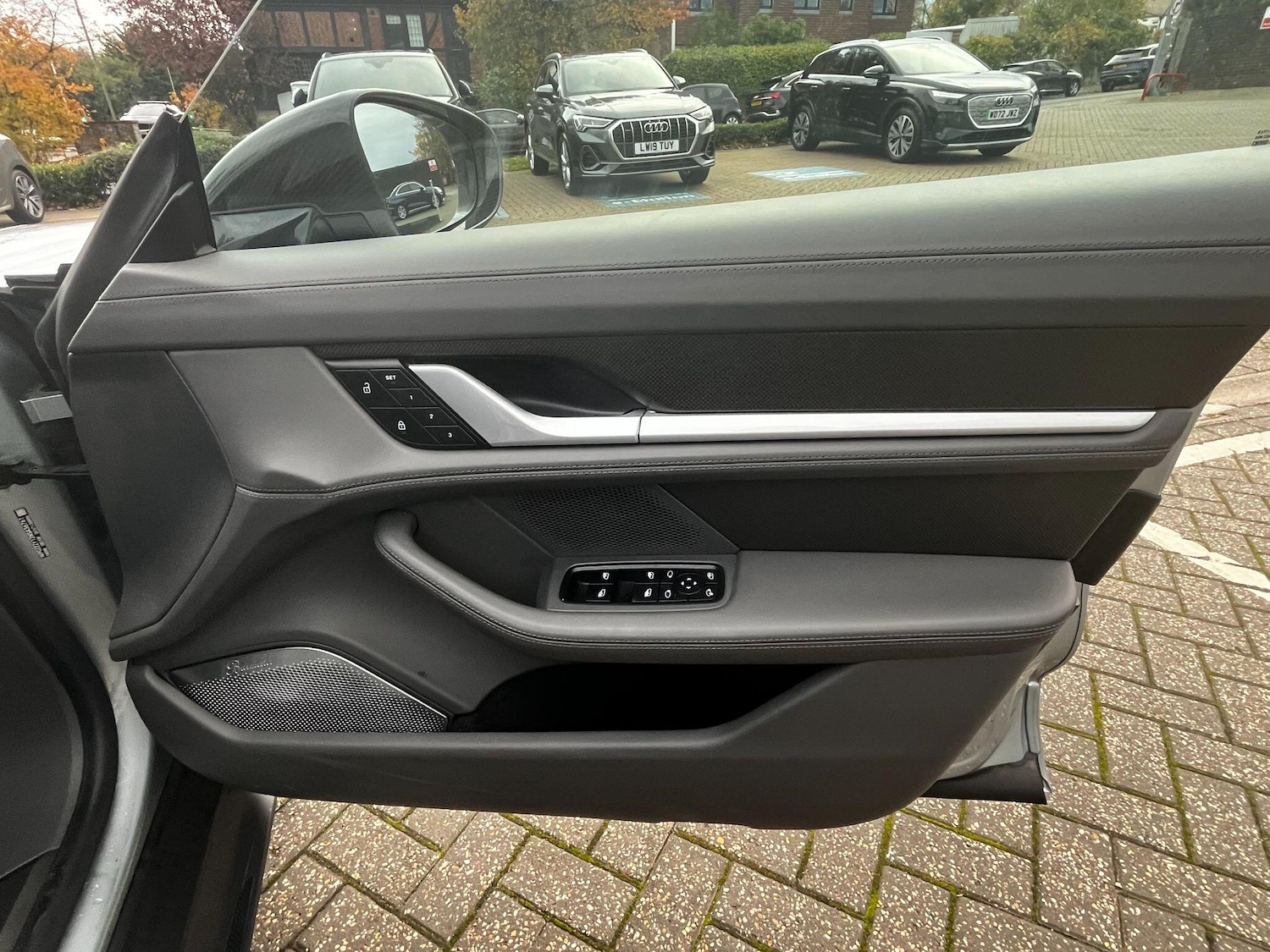 Used Porsche Taycan for sale - 76572975: Photo 16