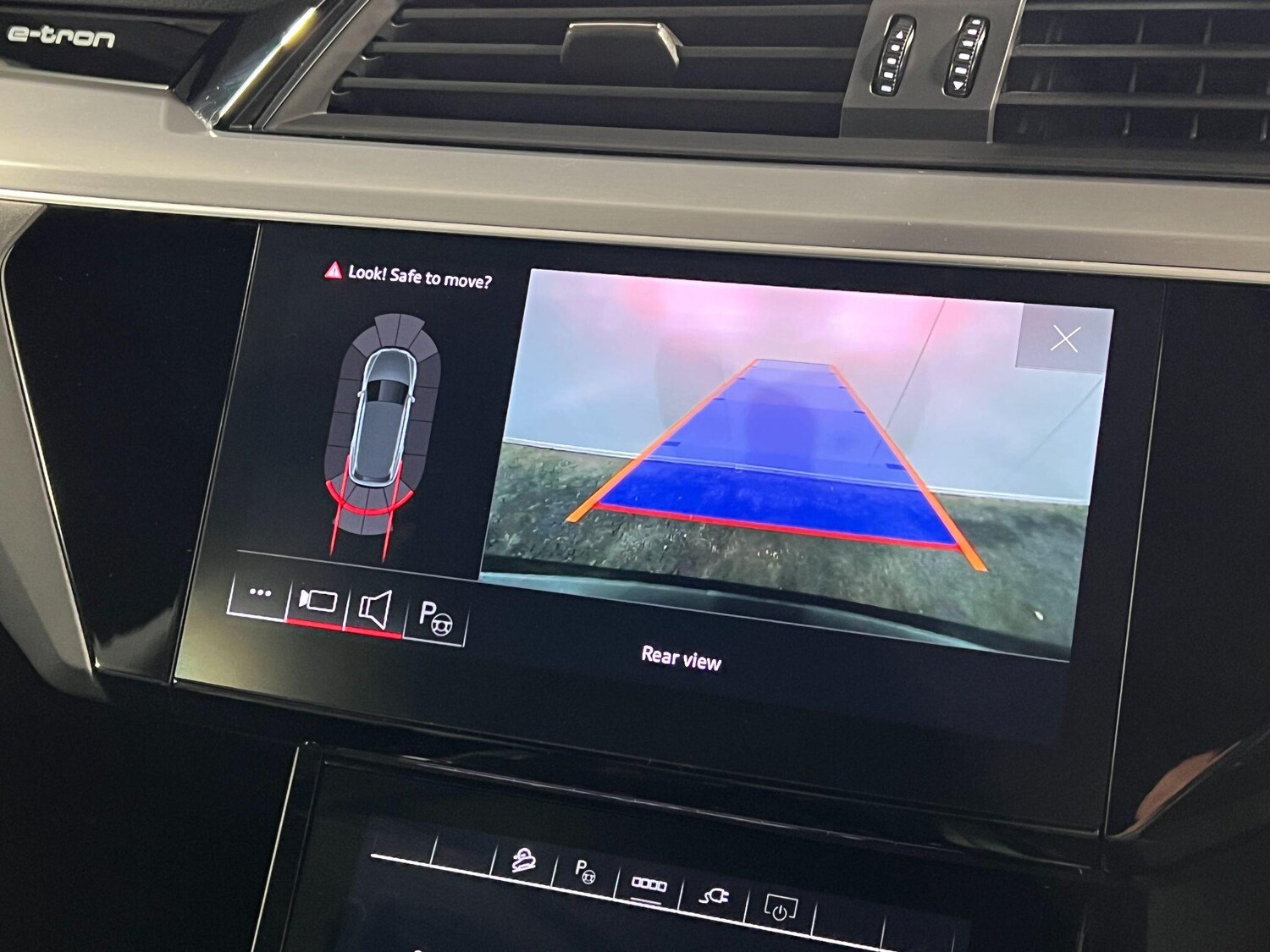 Used Audi e-tron 2023 for sale - 76952464: Photo 35