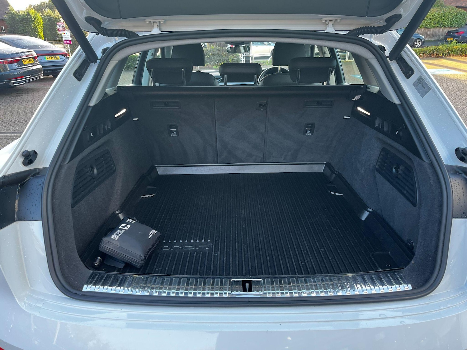 Used Audi e-tron 2020 for sale - 77586013: Photo 84