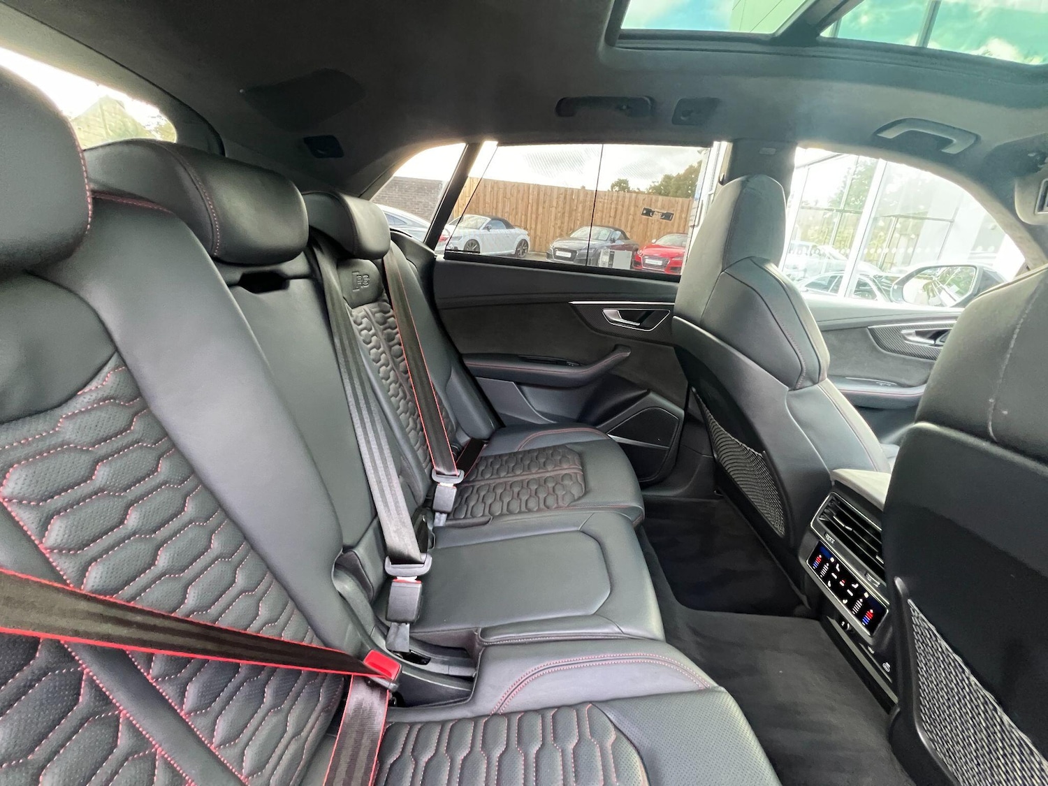 Used Audi RS Q8 2022 for sale - 76137559: Photo 14