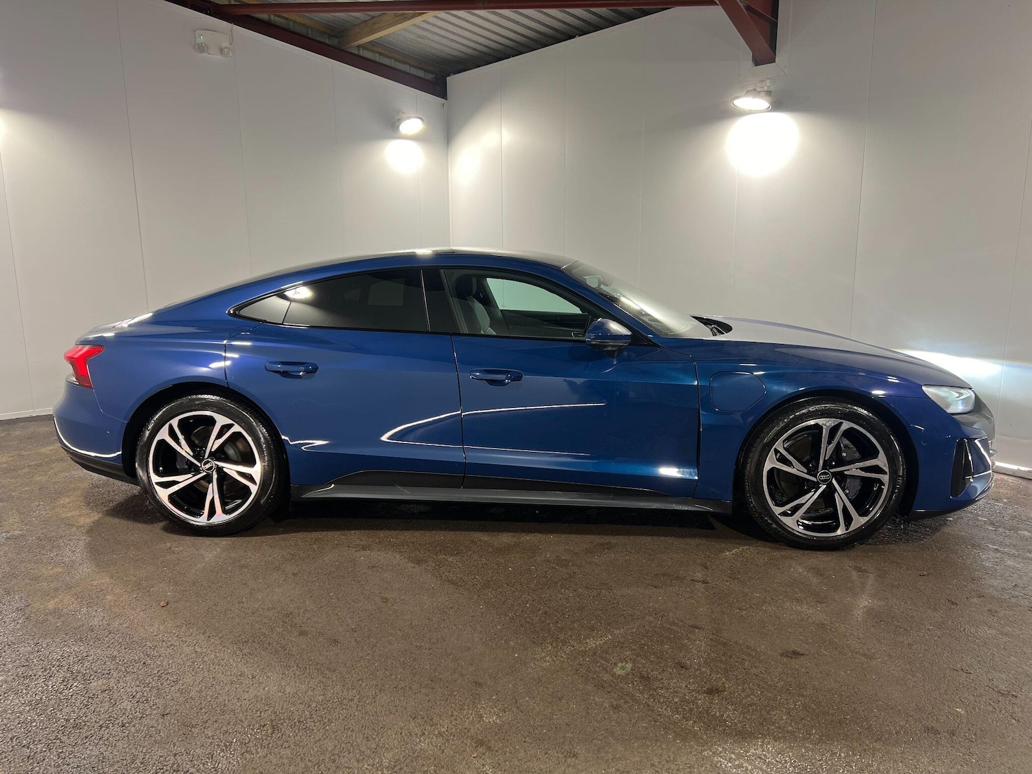 Used Audi e-tron GT 2023 for sale - 77238559: Photo 7