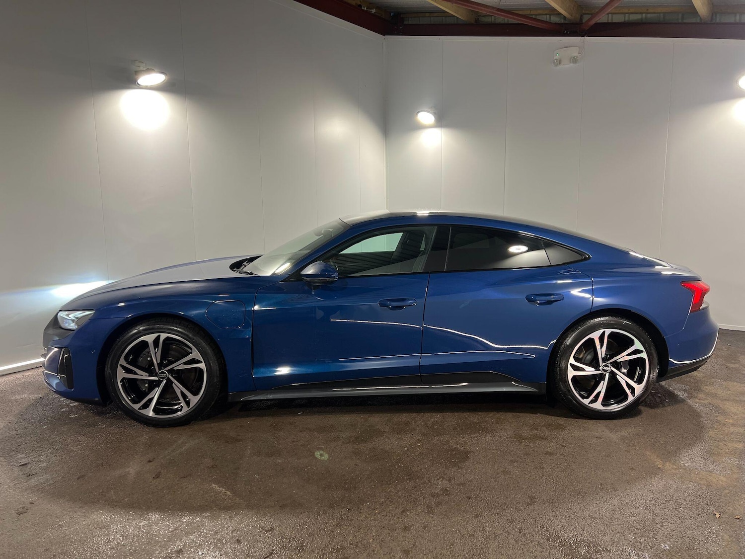 Used Audi e-tron GT 2023 for sale - 77238559: Photo 8