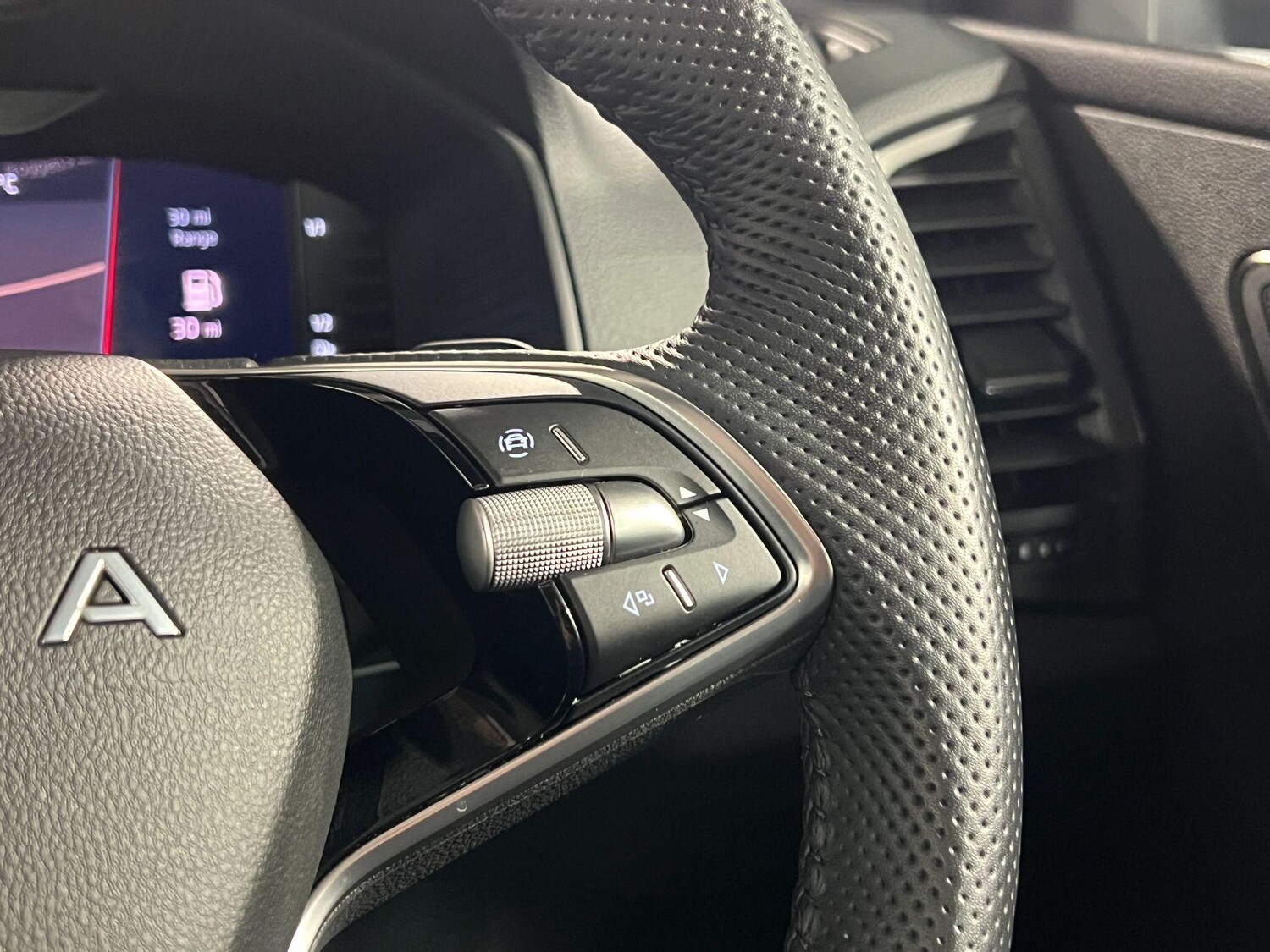 Used Skoda Karoq 2025 for sale - 76976802: Photo 25