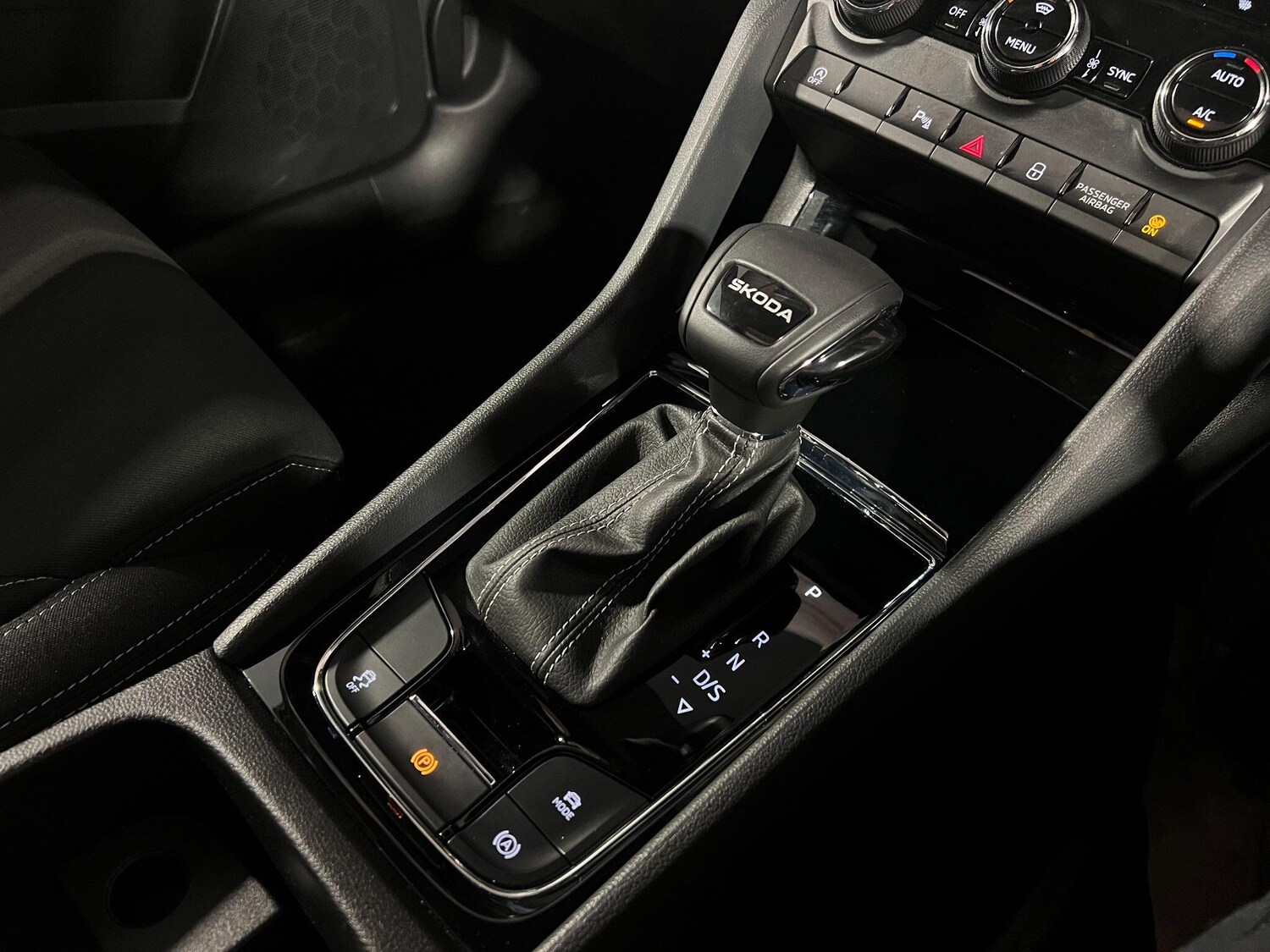 Used Skoda Karoq 2025 for sale - 76976802: Photo 32