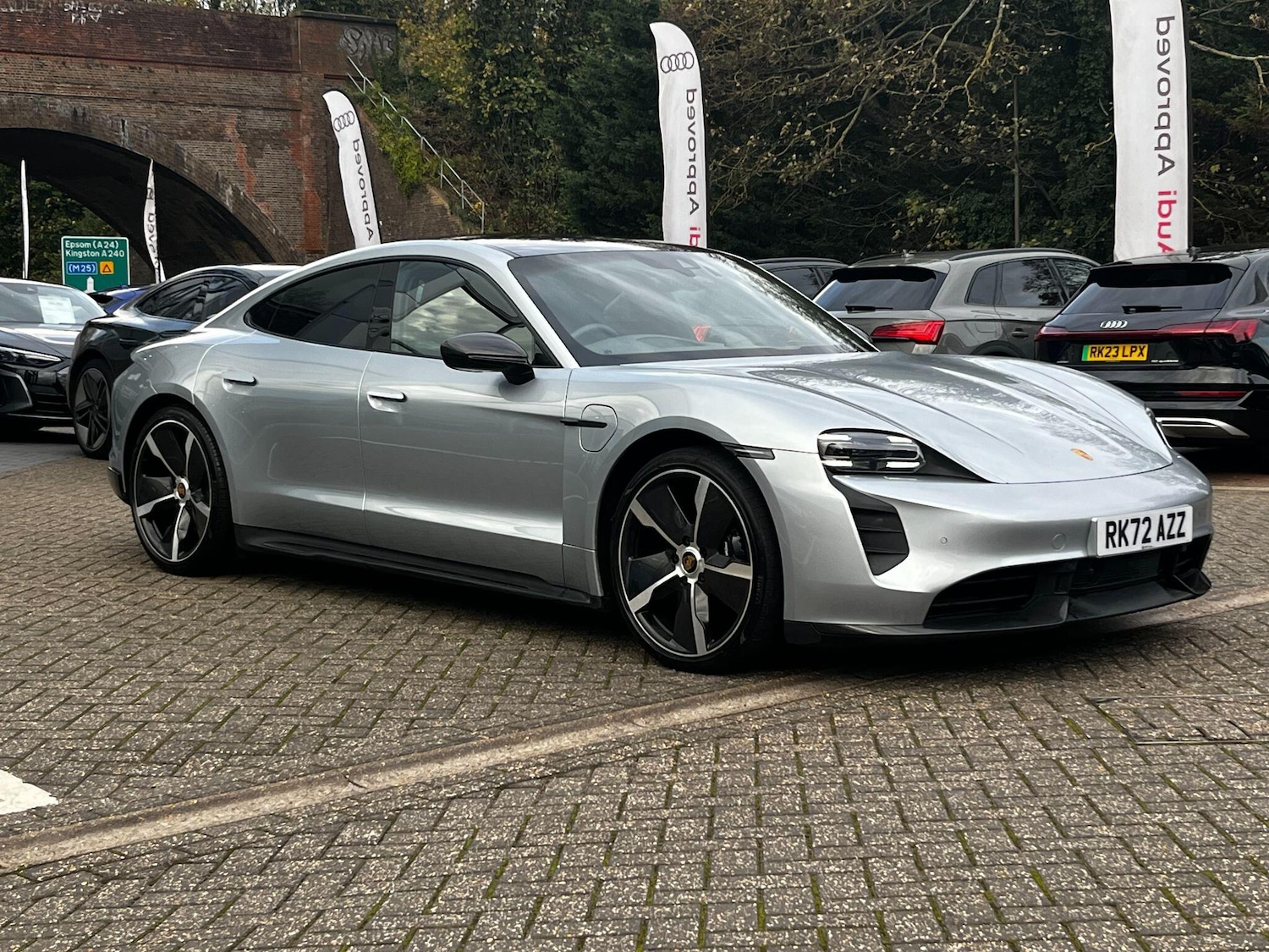 Used Porsche Taycan for sale - 76485422: Photo 1