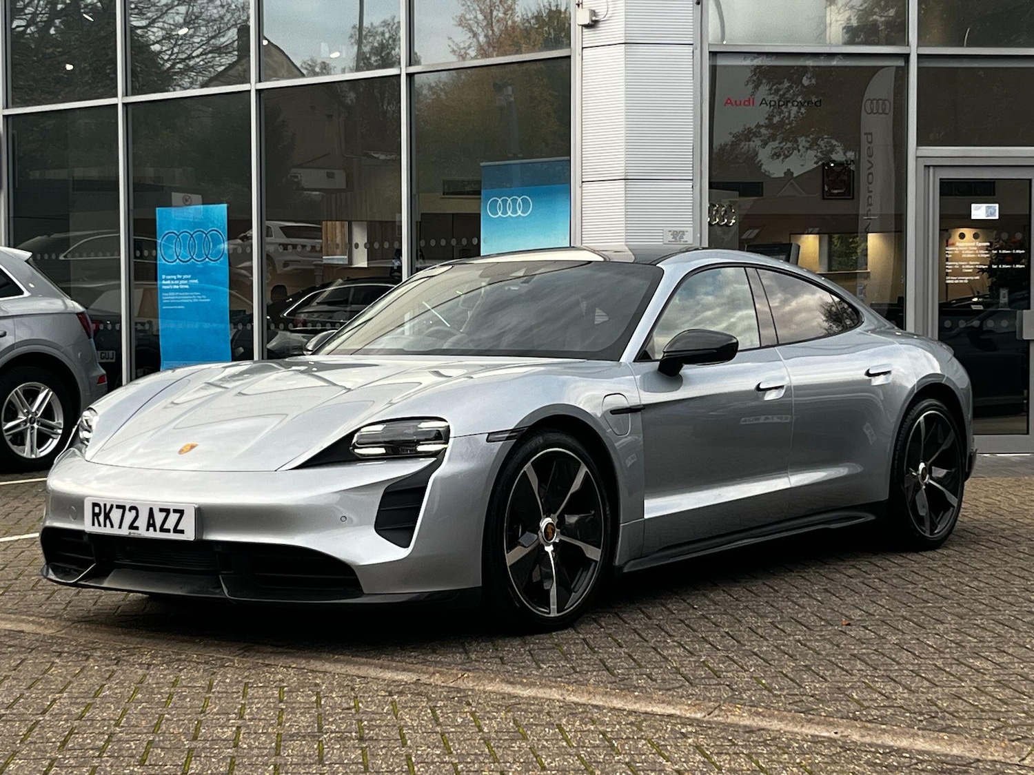 Used Porsche Taycan for sale - 76485422: Photo 2