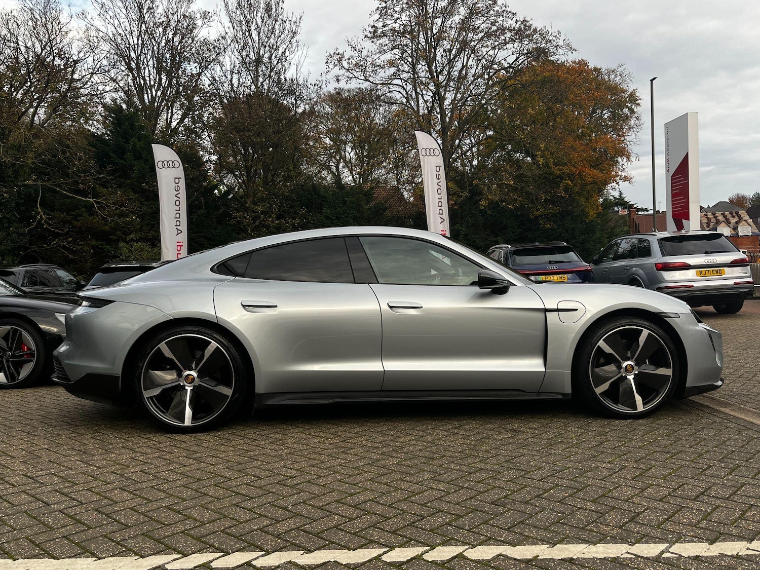 Used Porsche Taycan for sale - 76485422: Photo 5