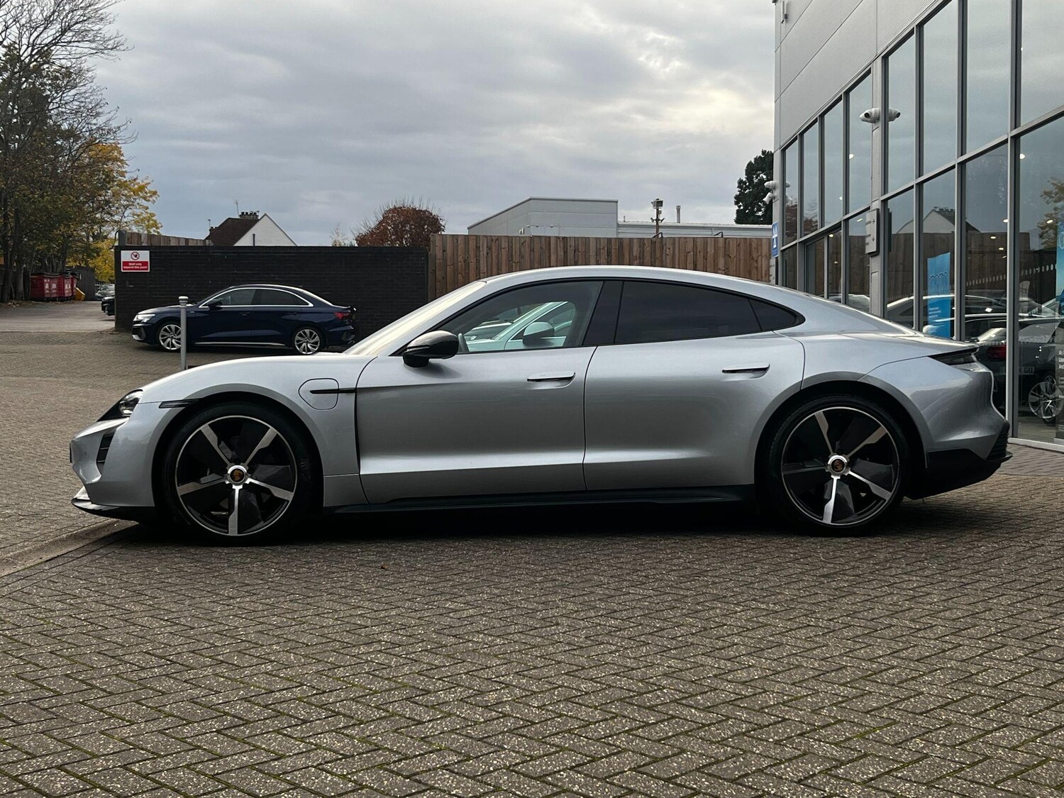 Used Porsche Taycan for sale - 76485422: Photo 6