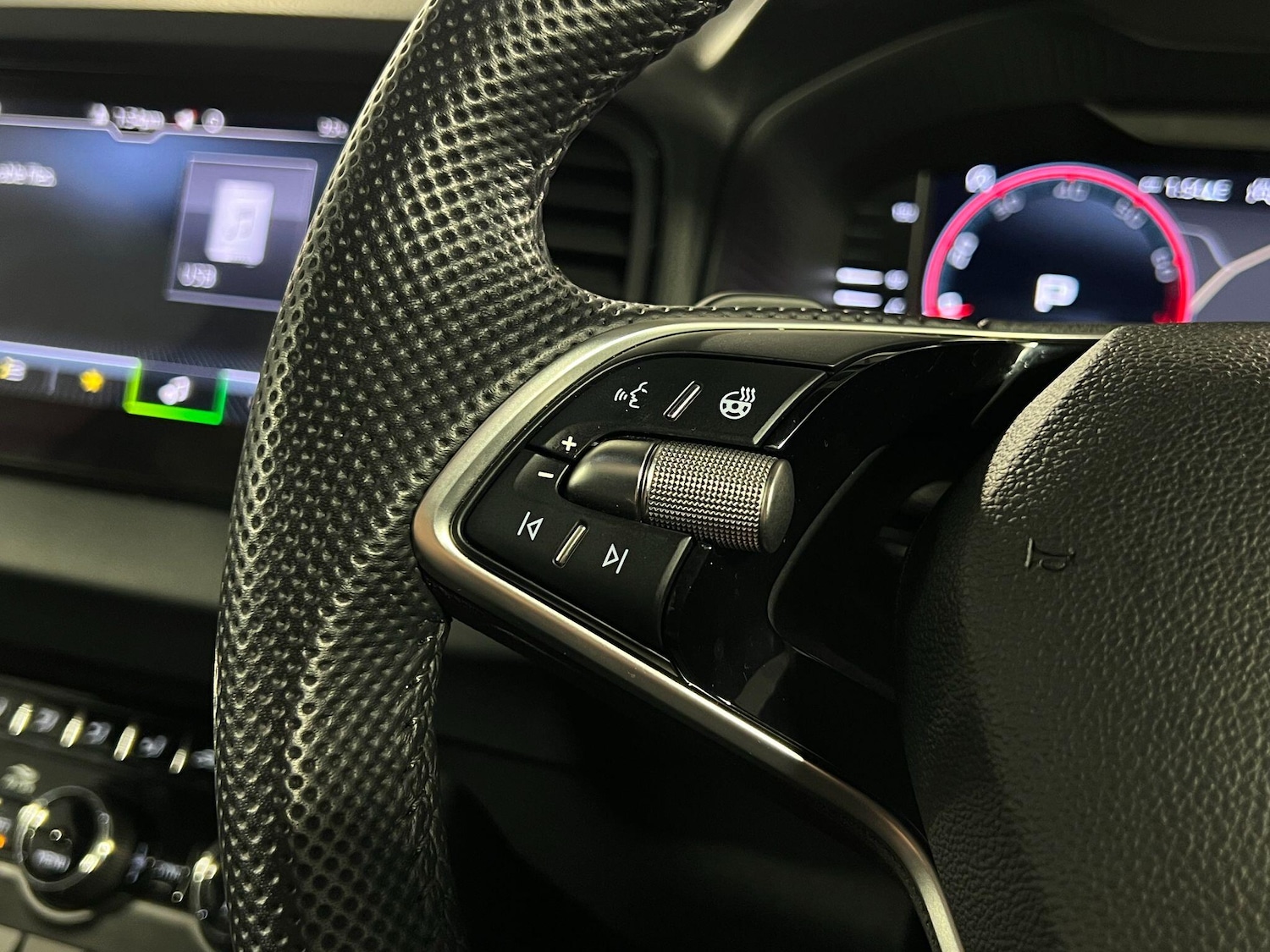 Used Skoda Karoq 2024 for sale - 76953251: Photo 26