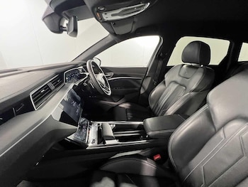 Used Audi e-tron 2023 for sale - 76151998: Photo 2