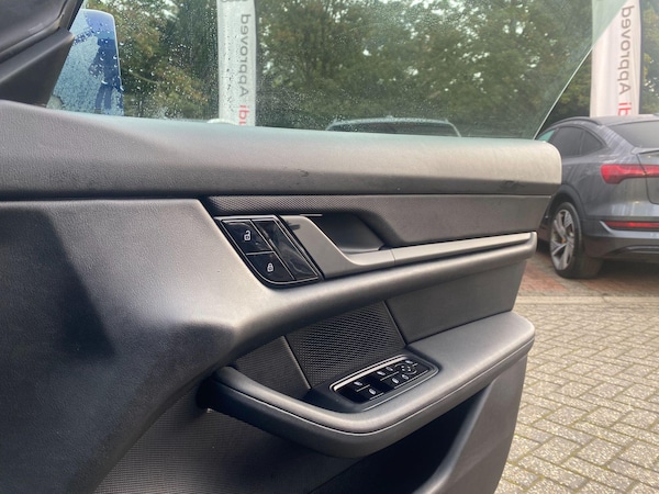 Used Porsche Taycan 2021 for sale - 76153118: Photo 23