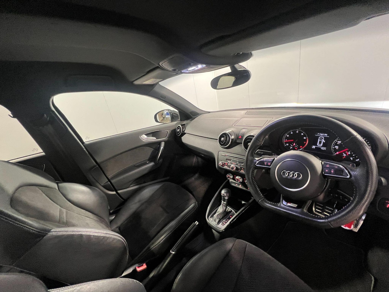 Used Audi A1 for sale - 77853183: Photo 2