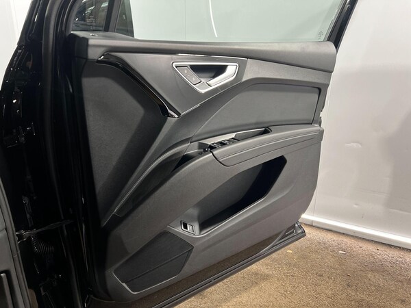 Used Audi Q4 e-tron 2024 for sale - 75311757: Photo 17