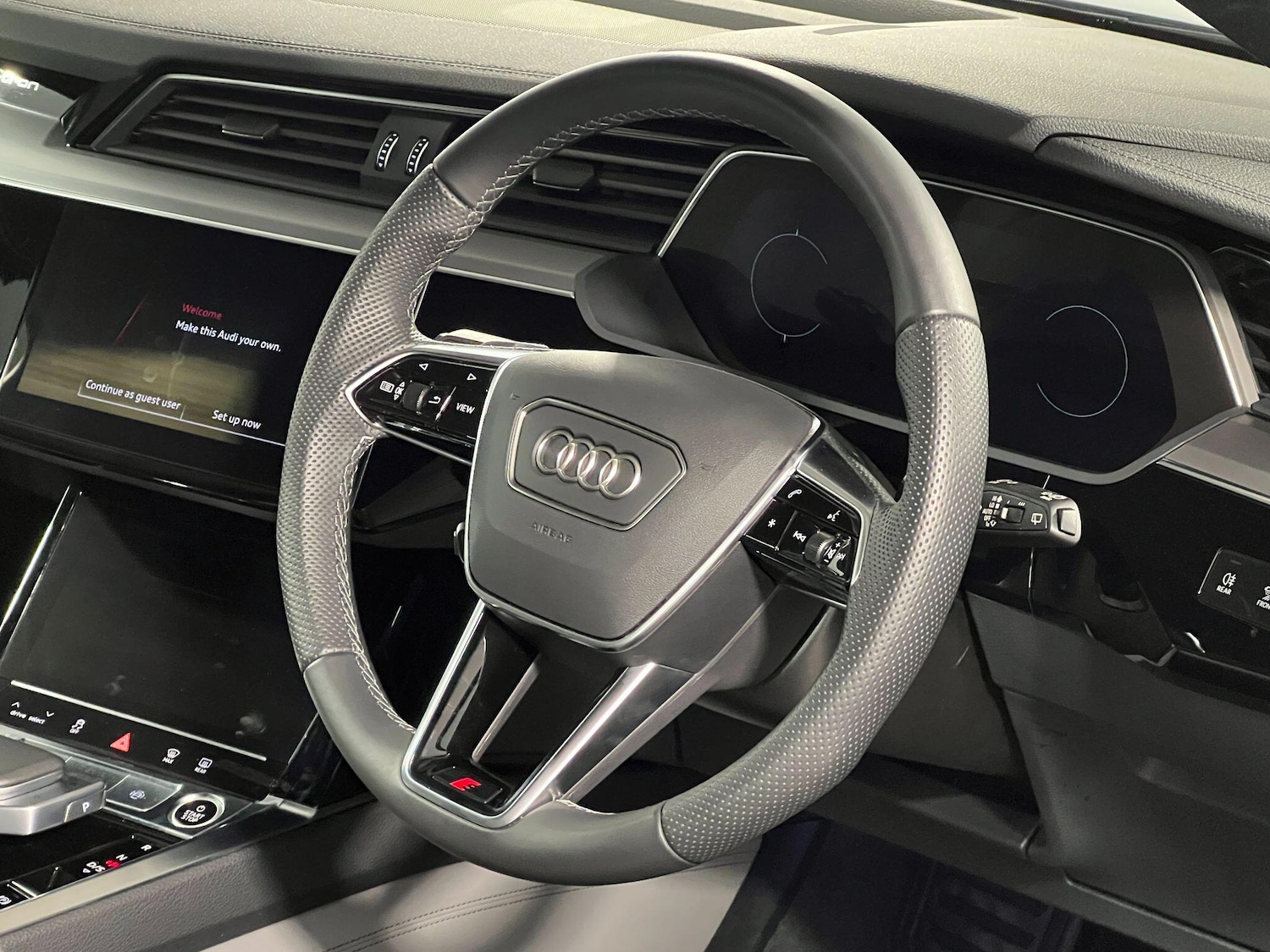 Used Audi Q8 e-tron 2023 for sale - 76283116: Photo 22