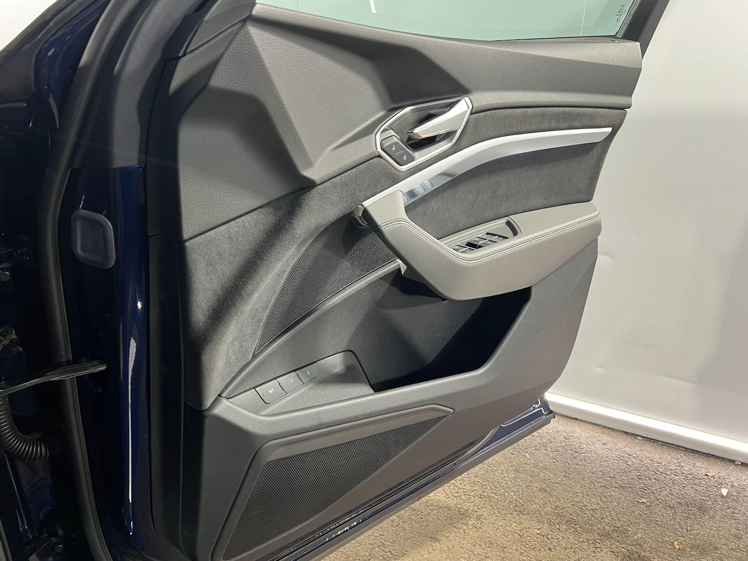 Used Audi Q8 e-tron 2023 for sale - 76283116: Photo 23