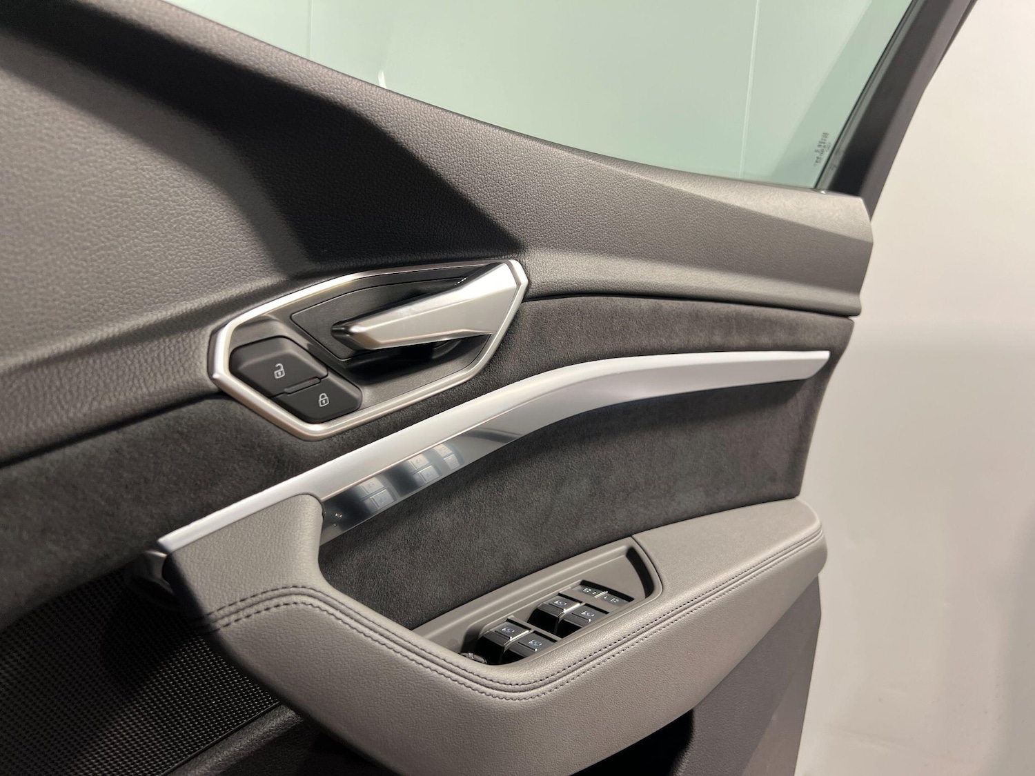 Used Audi Q8 e-tron 2023 for sale - 76283116: Photo 24