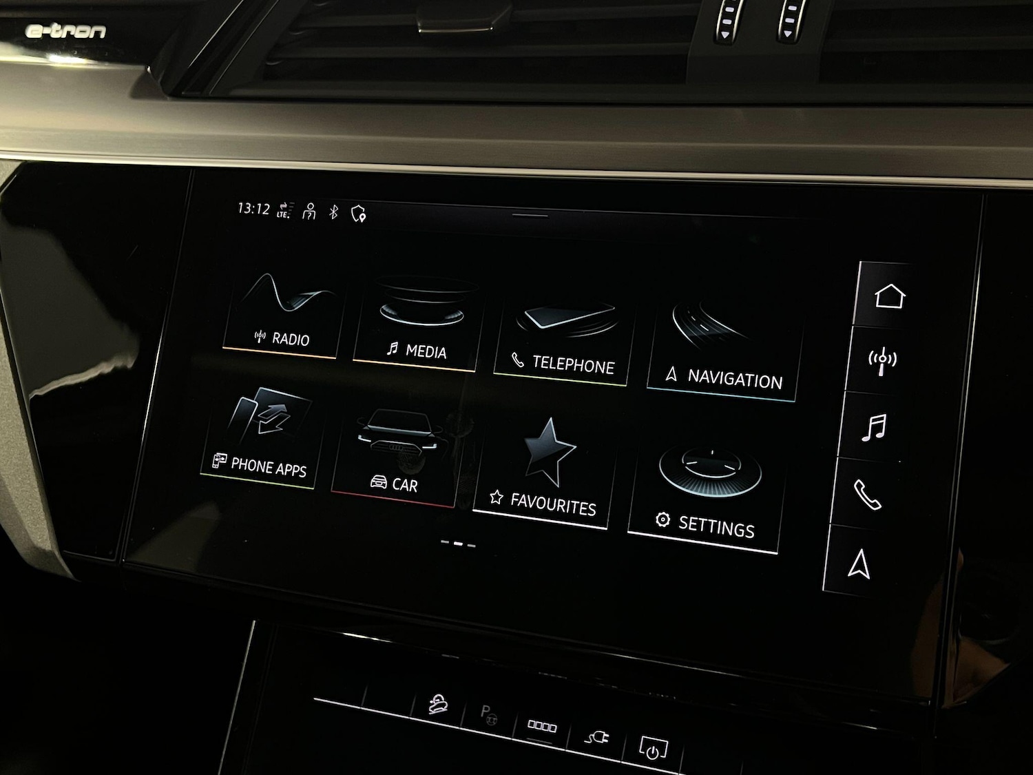 Used Audi Q8 e-tron 2023 for sale - 76283116: Photo 30