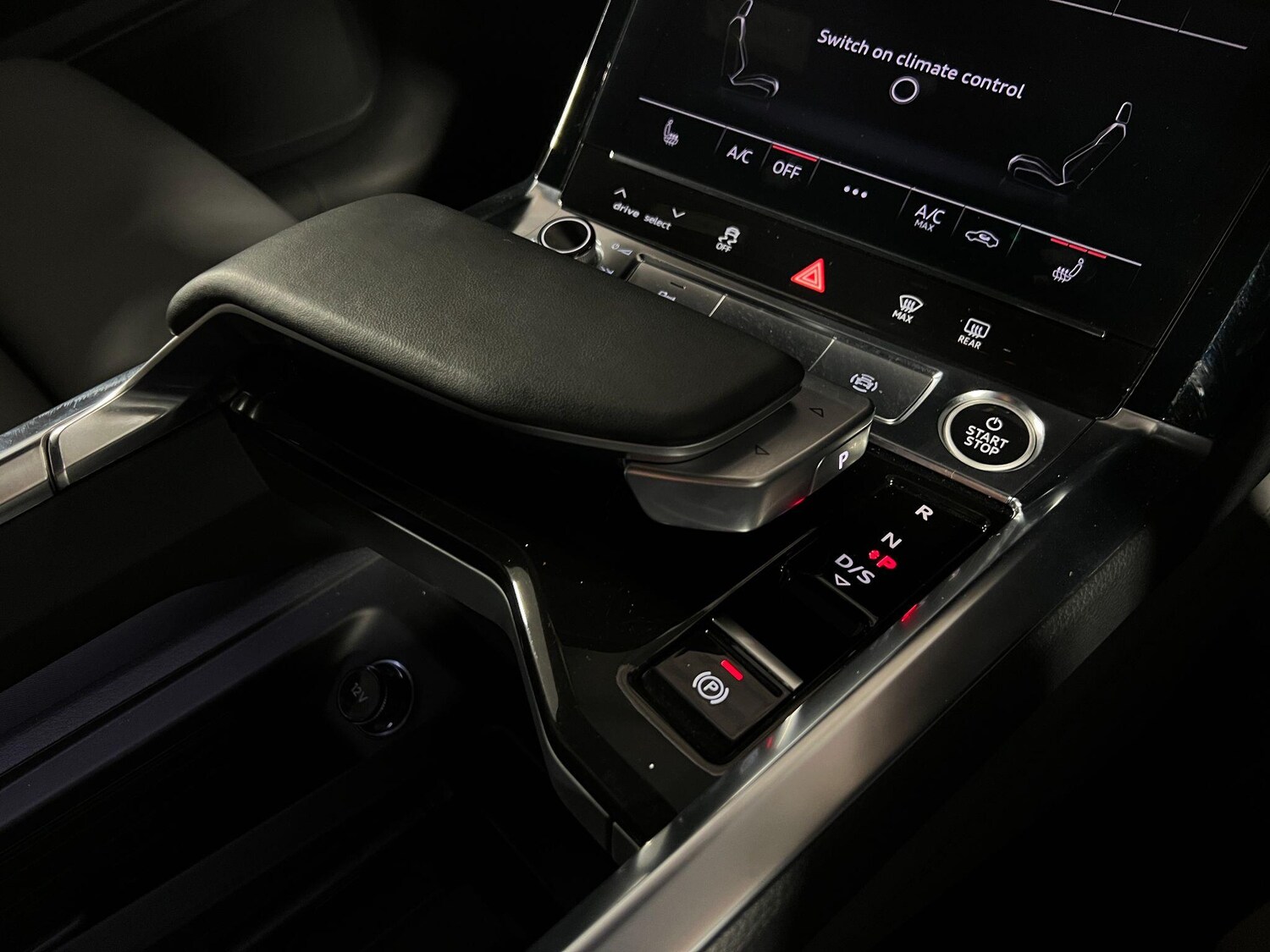 Used Audi Q8 e-tron 2023 for sale - 76283116: Photo 34