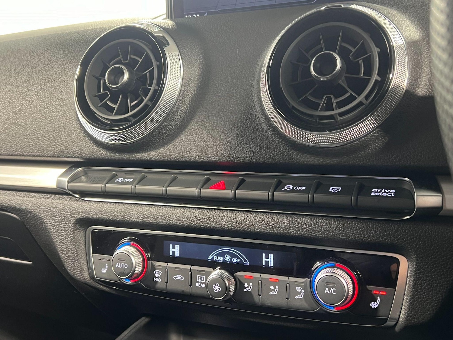 Used Audi S3 2019 for sale - 76839591: Photo 70