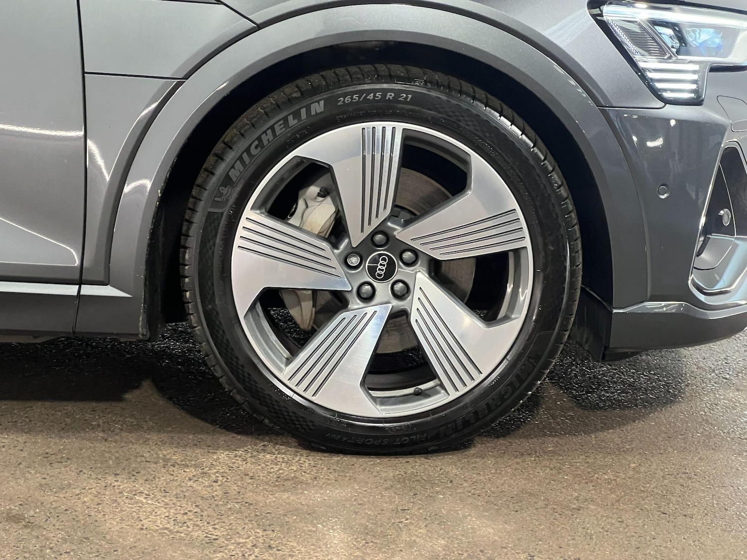 Used Audi e-tron 2022 for sale - 77839241: Photo 4