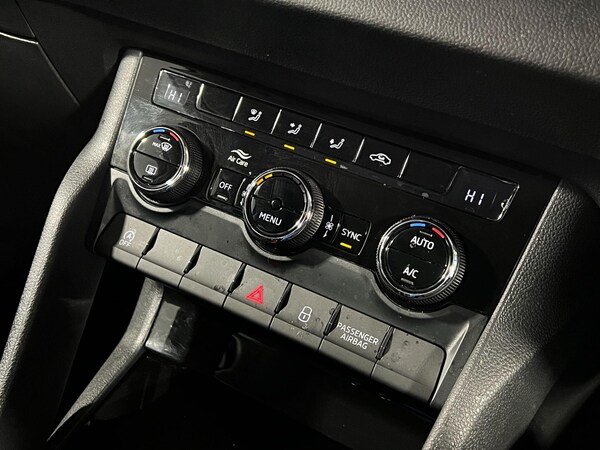 Used Skoda Karoq 2023 for sale - 75657632: Photo 33