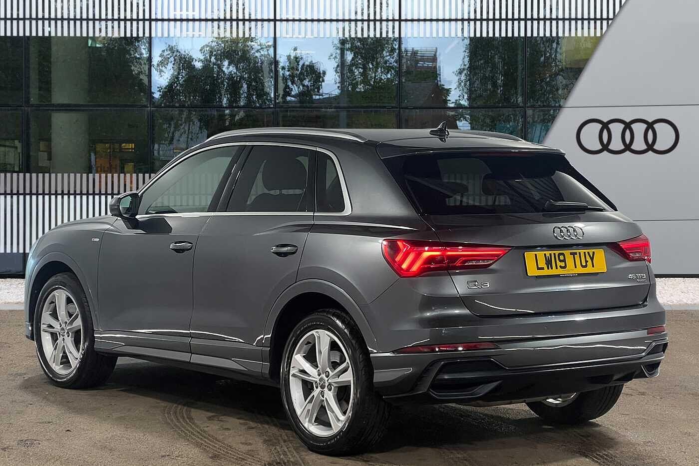 Used Audi Q3 2019 for sale - 76388324: Photo 3