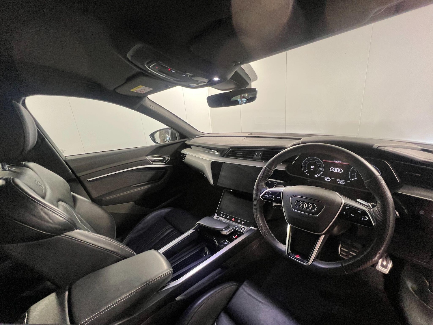 Used Audi Q8 2023 for sale - 77853175: Photo 2