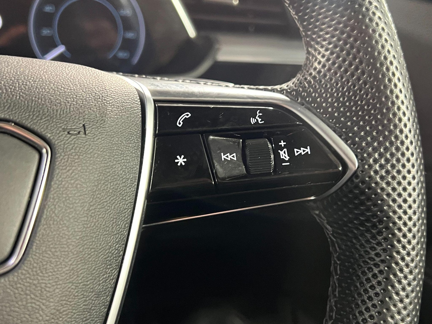 Used Audi Q8 2023 for sale - 77853175: Photo 25