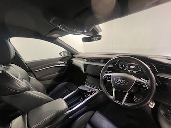 Used Audi Q8 2023 for sale - 77853175: Photo