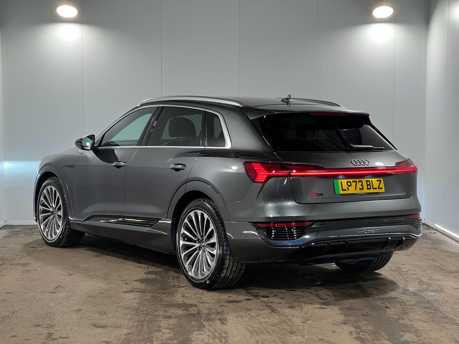 Used Audi Q8 2023 for sale - 77853175: Photo 3