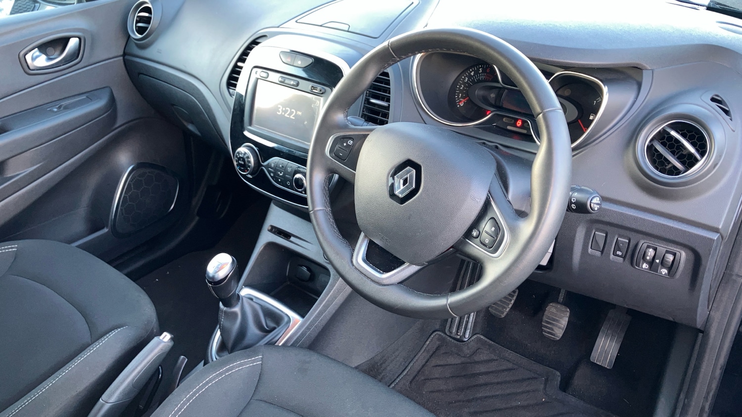 Used Renault Captur 2018 for sale - 76655760: Photo 11