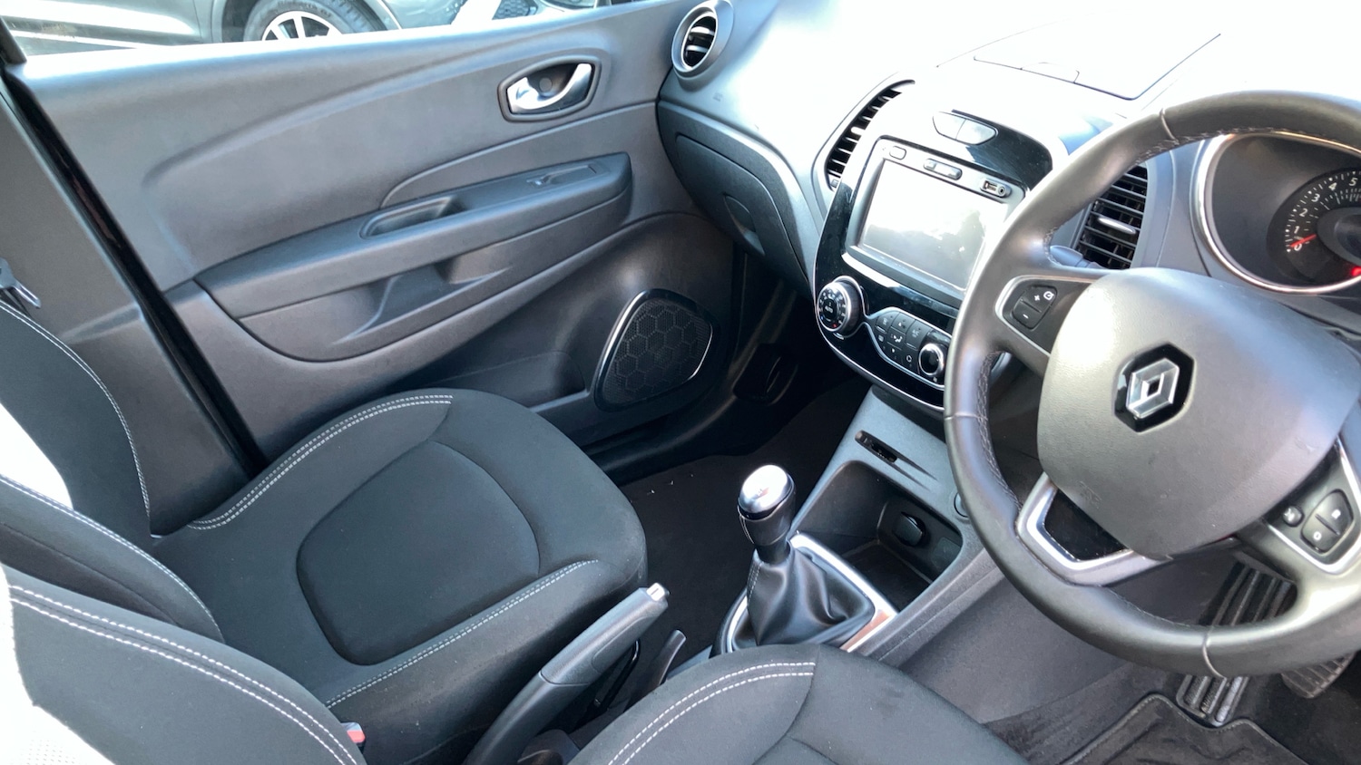 Used Renault Captur 2018 for sale - 76655760: Photo 14