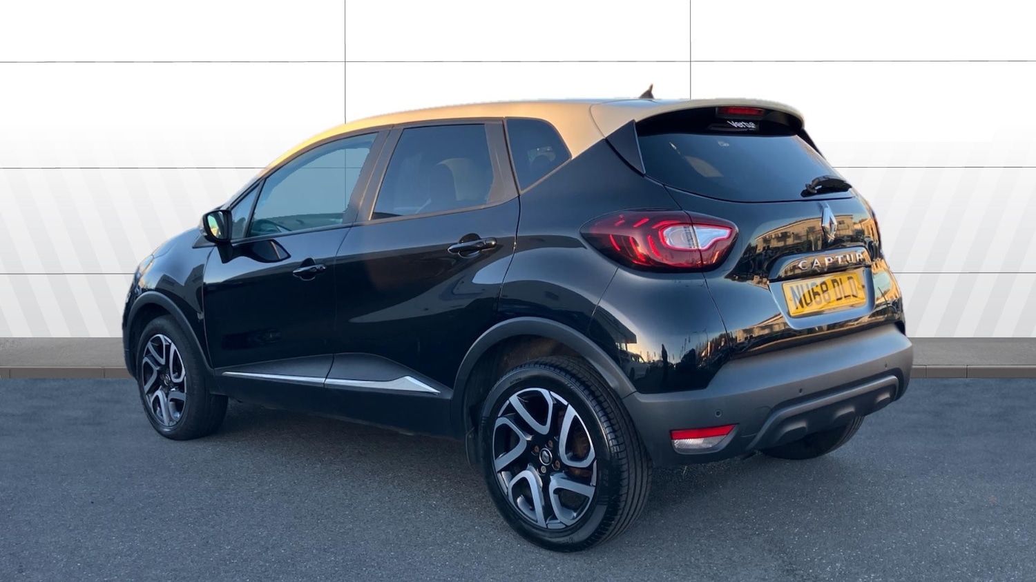 Used Renault Captur 2018 for sale - 76655760: Photo 2