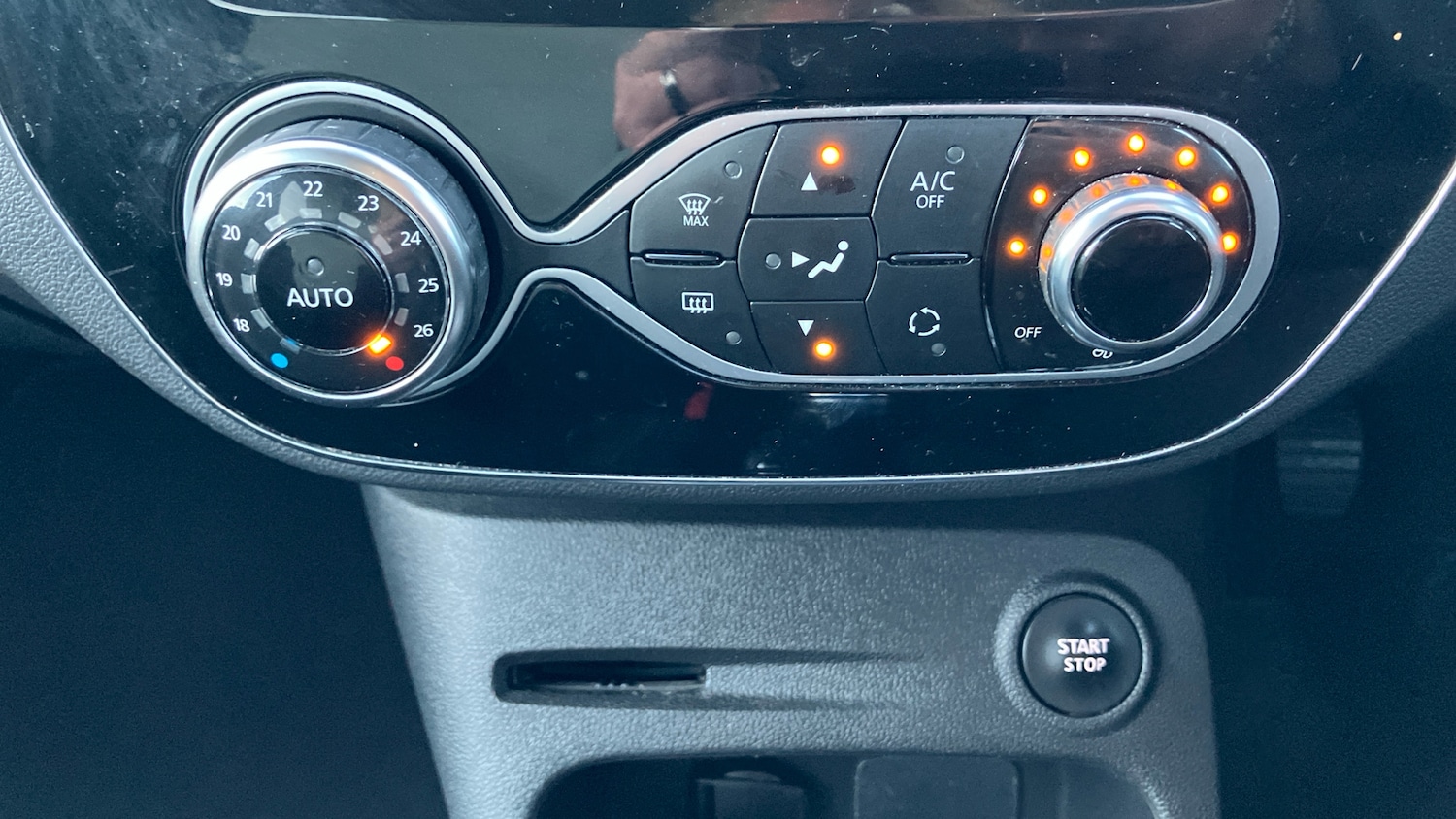 Used Renault Captur 2018 for sale - 76655760: Photo 28