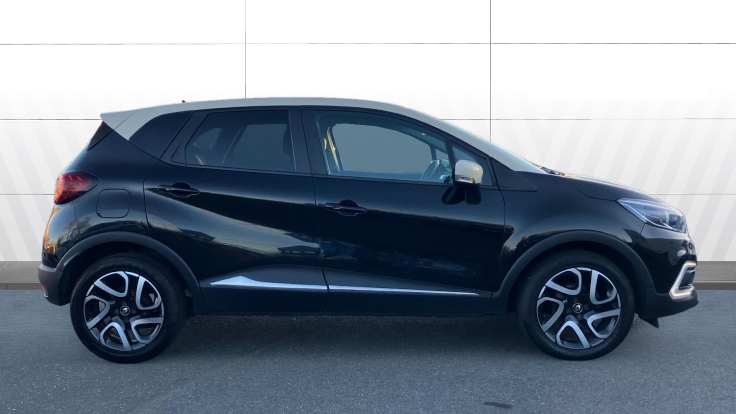 Used Renault Captur 2018 for sale - 76655760: Photo 5