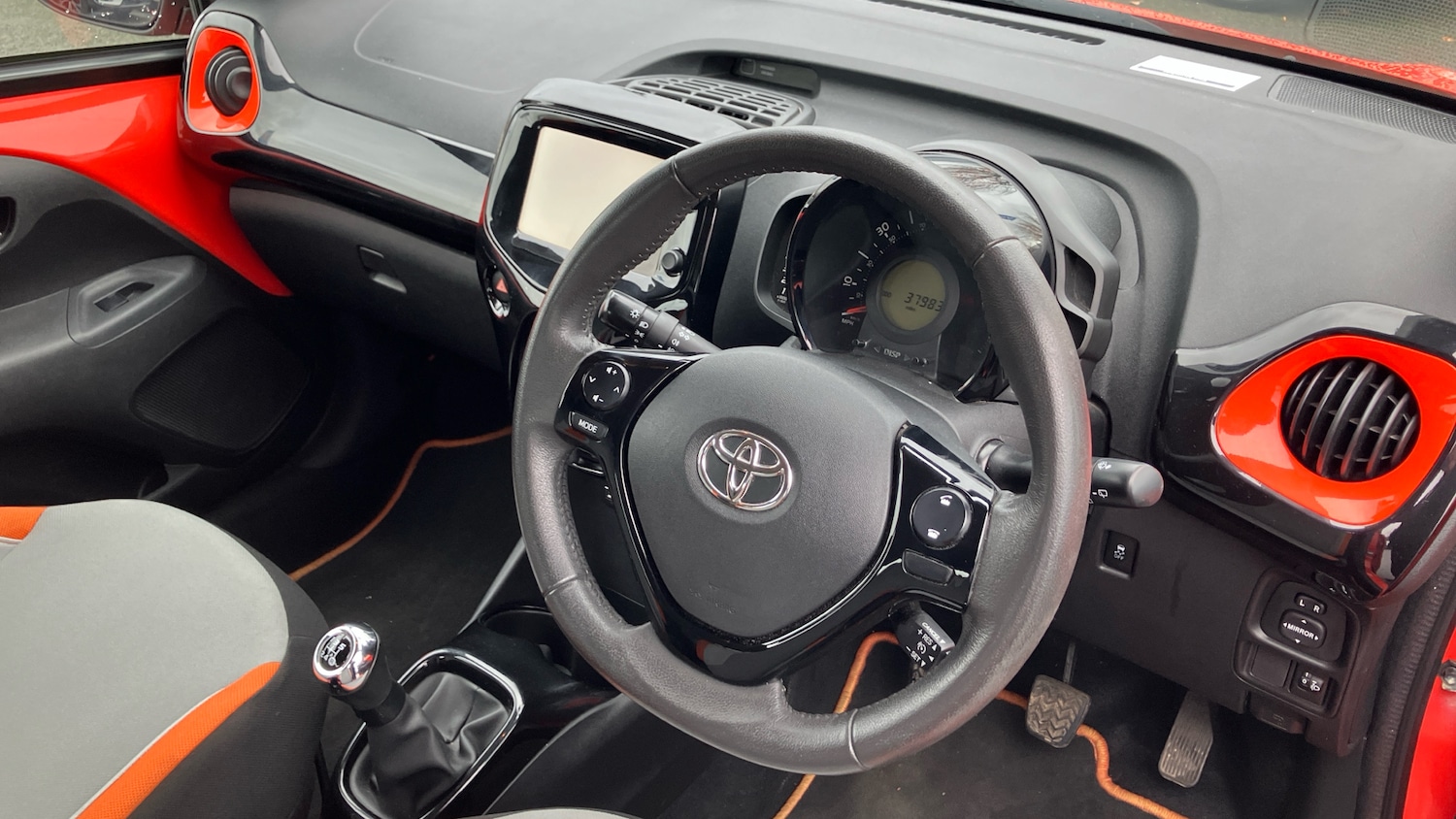 Used Toyota AYGO 2015 for sale - 76452640: Photo 11