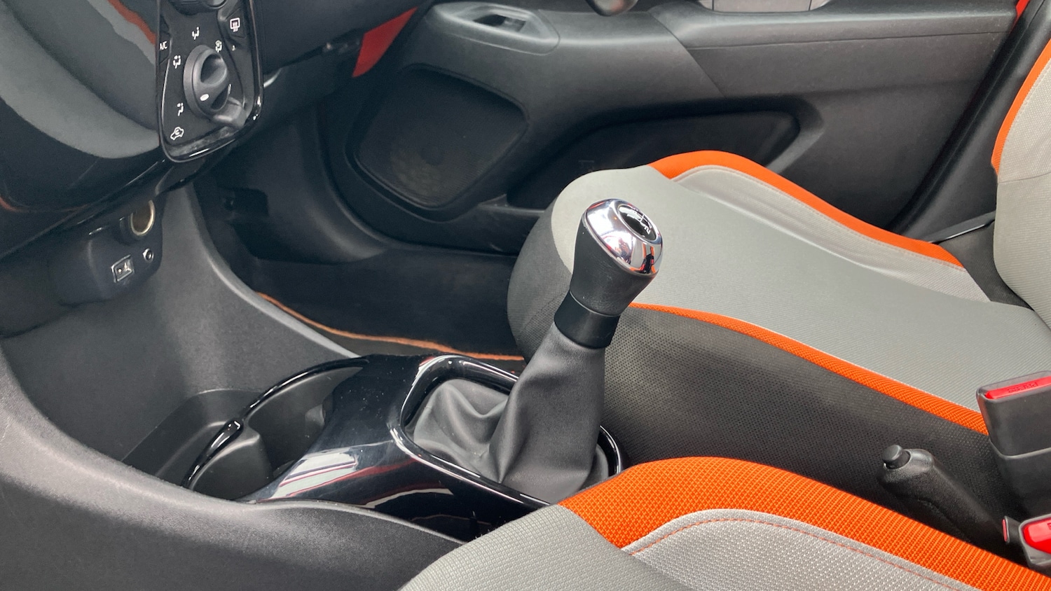 Used Toyota AYGO 2015 for sale - 76452640: Photo 13