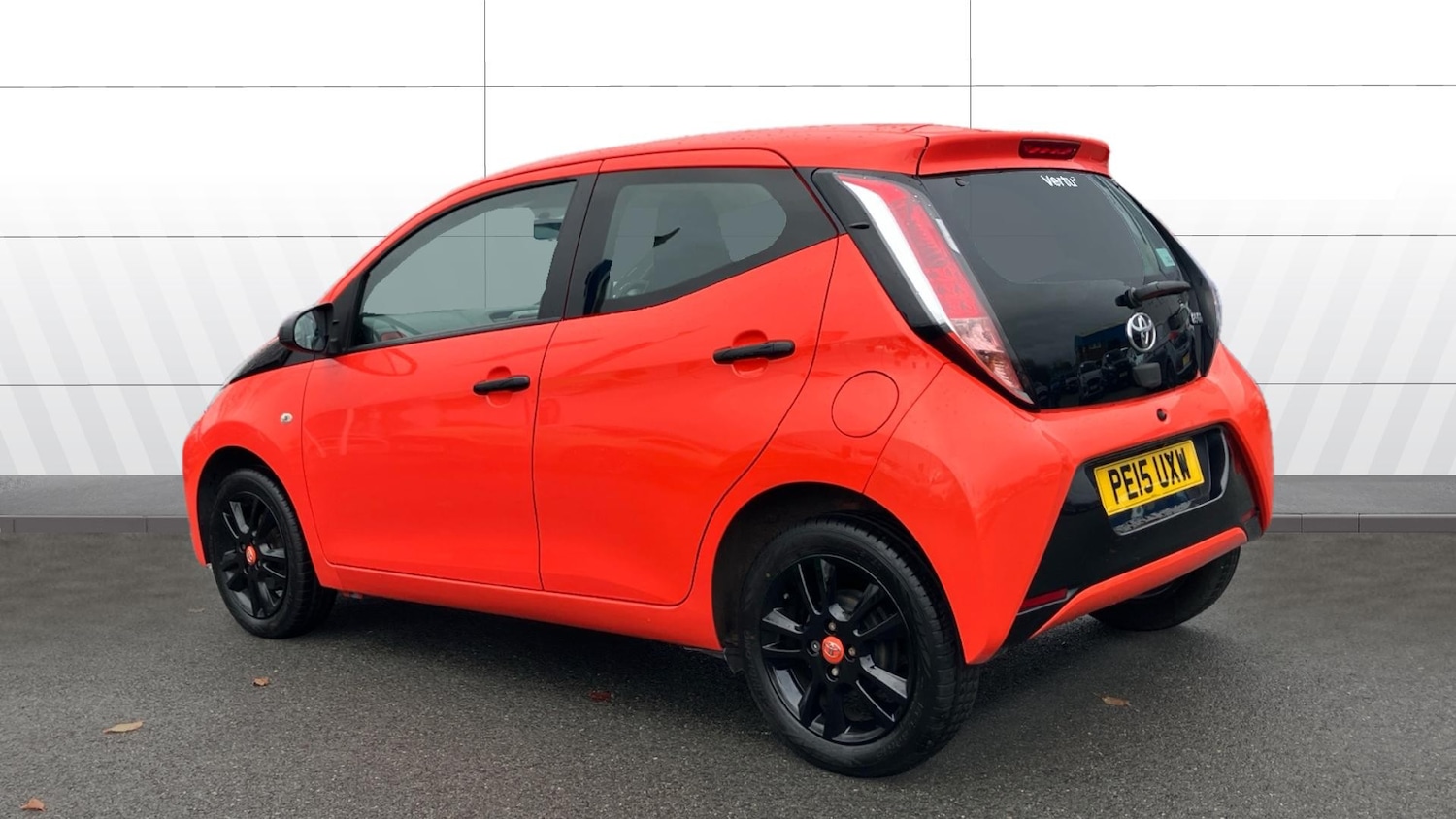 Used Toyota AYGO 2015 for sale - 76452640: Photo 2