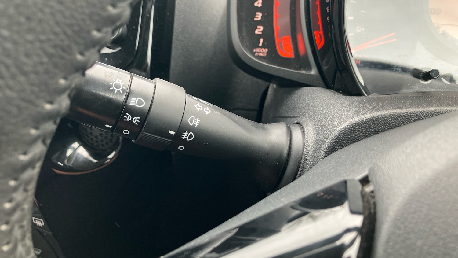 Used Toyota AYGO 2015 for sale - 76452640: Photo 24