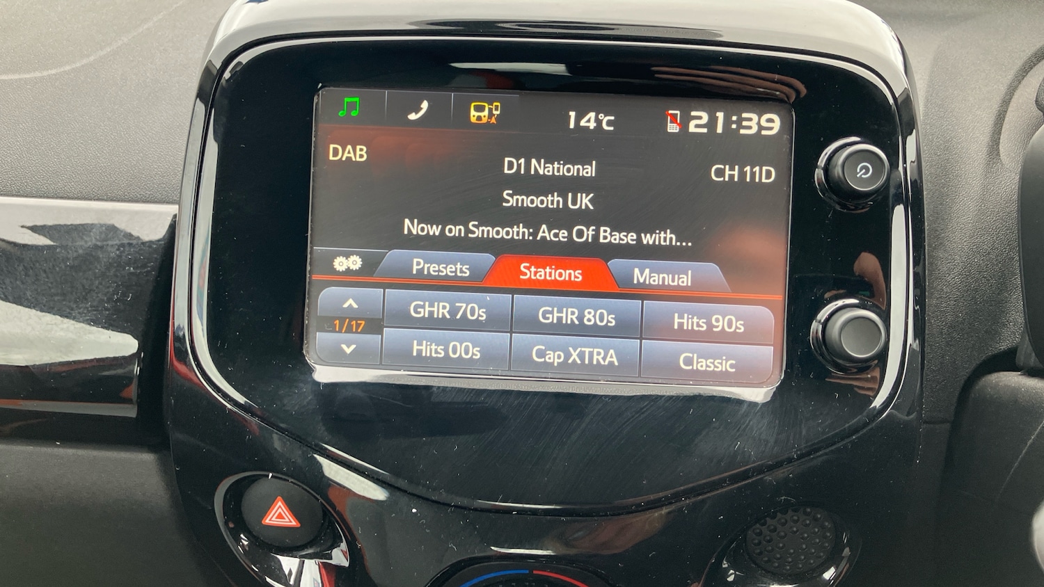 Used Toyota AYGO 2015 for sale - 76452640: Photo 25